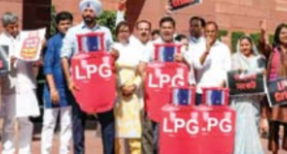 हंगामे के कारण लाेकसभा 16 मार्च तक स्थगित